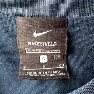 NikeShield Standard fit size small